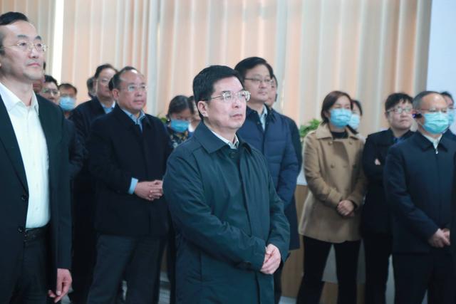 觀摩市中區(qū)中海生物微生物培養(yǎng)基、診斷試劑生產(chǎn)項(xiàng)目。